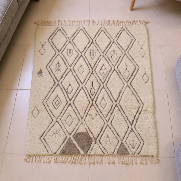 Mrirt Ivory Diamond Symbol Wool Rug
